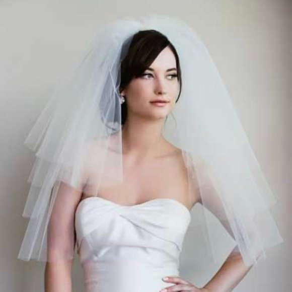 Sara Gabriel Veil. Bliss Veil 1/2 Circle, 4 tiers, Pale Ivory NWT